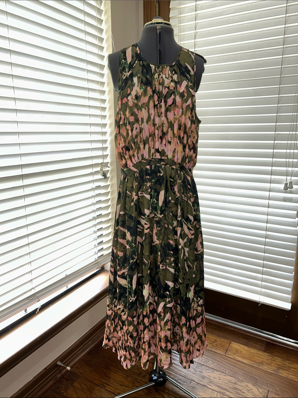 Catherine Malandrino Olive Green and Blush Pink Floral rounded Neck Dress 14